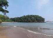 Yuk, Jelajahi Keindahan Pantai Kondang Merak Malang!