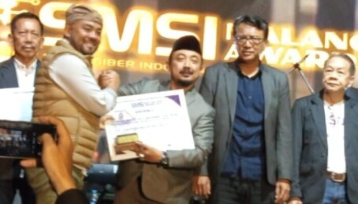 Penghargaan SMSI Award Malang Raya 2025 untuk Sam TITO, Tokoh Inovatif dalam Layanan Hukum dan Edukasi Publik