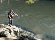 Tangis Warga Pecah, Anak 10 Tahun Hanyut Saat Mandi di Sungai Brantas Kota Malang
