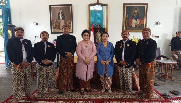Sam TITO Resmi Sandang Gelar Kanjeng Raden Arya, Simbol Sinergi Hukum dan Budaya di Keraton Surakarta